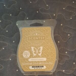 Scentsy Almond Croissant Scent Bar